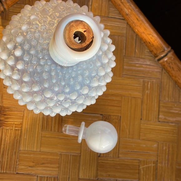 COPY - ⭐️Host Pick! 🌹⭐️ Vintage Hobnail opalescent perfume bottle w/stopper - Picture 5 of 11